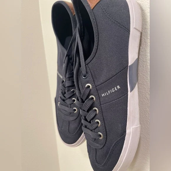 Tommy Hilfiger Men's Pandora Sneaker size 9 - Picture 2 of 5